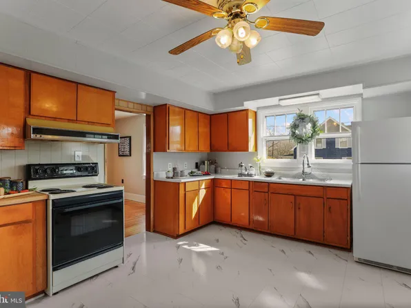 52 Kenneth St, Harpers Ferry, WV 25425