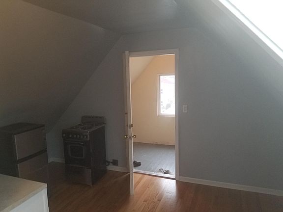 5th image of 3856 N Sacramento Ave #3