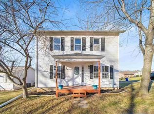 90 Glasgow St N, Riverside, IA 52327