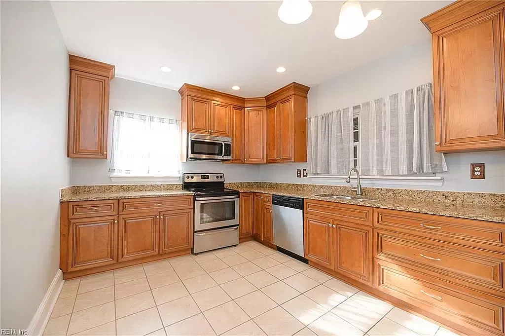 3 bed, 1900 sqft, $2,500 — Photo 2