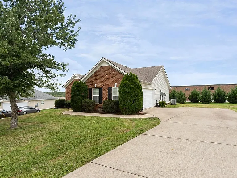3002 Ping Ct — Photo 2