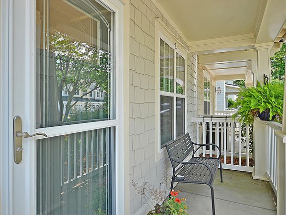 4th image of 417 Grand Palm Ln