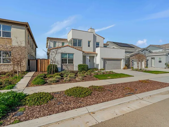 3267 Talbot Dr, Lathrop, CA 95330