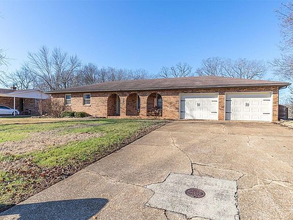 2nd image of 2813 Lakeside Dr