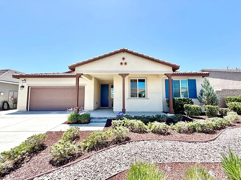 32463 McKiernan Ln — Photo 1