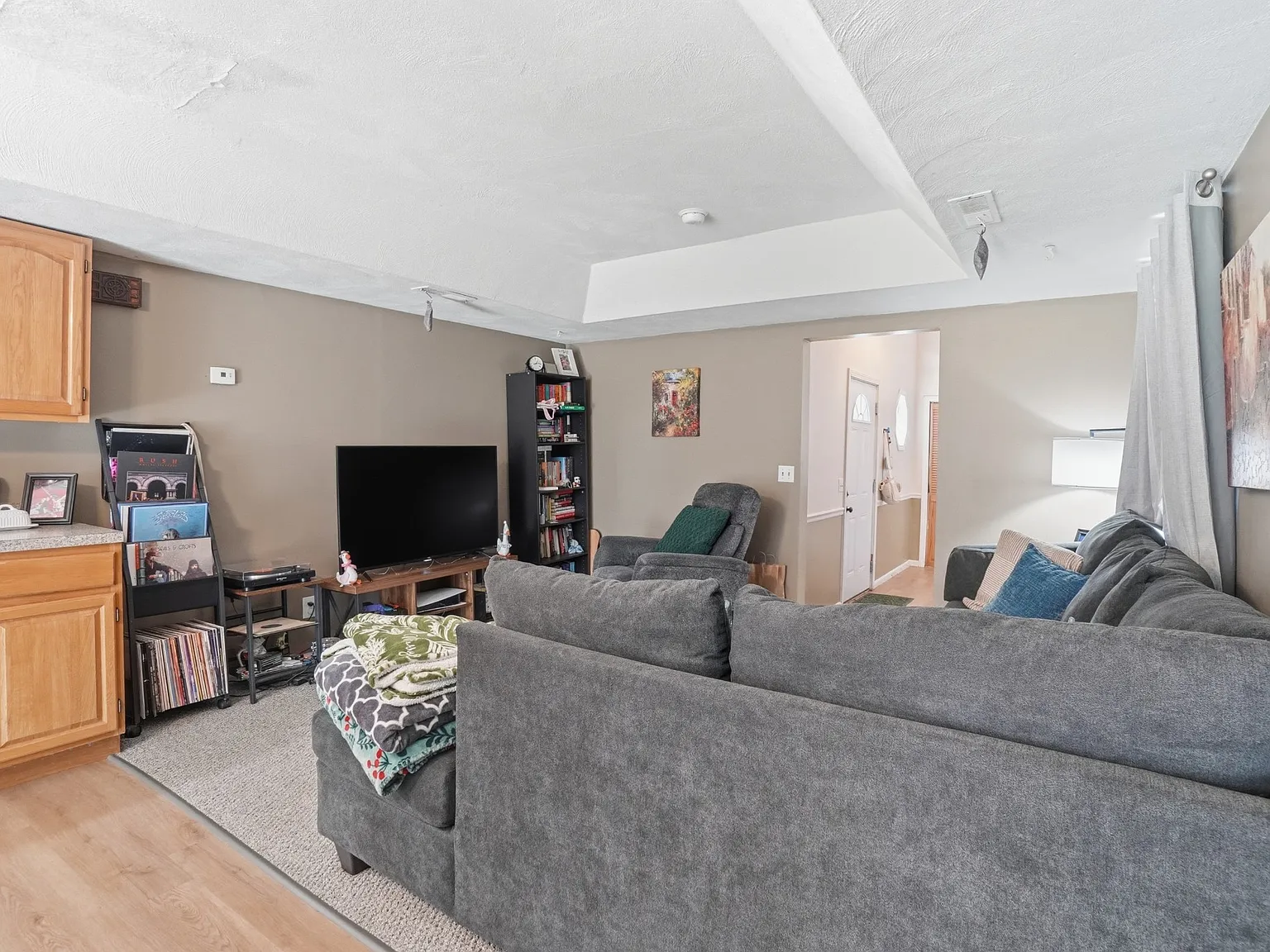 2 bed, 800 sqft, $1,700 — Photo 3