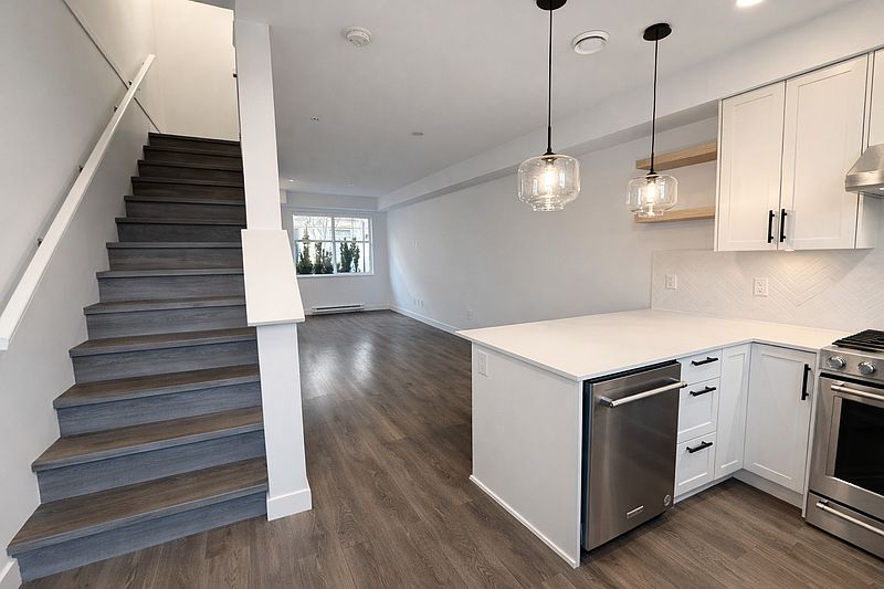 Coquitlam Townhouse for rent - 3 Bedrooms — photo 2