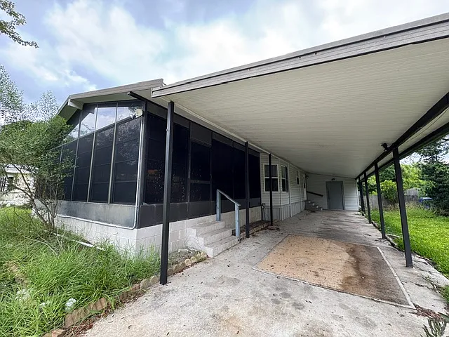 652 Coral Cir — Photo 1