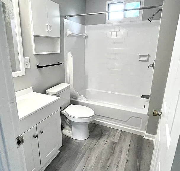 1812 Everett St — Photo 16
