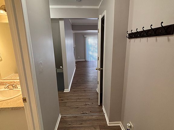 5th image of 3916 Courtyard Pl SE