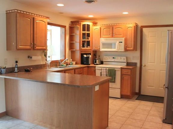 5th image of 35 Aquamarine Court #28