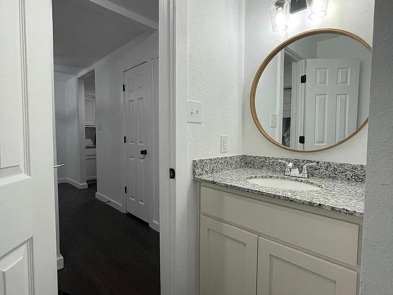 813 E Florida St #813 — Photo 6