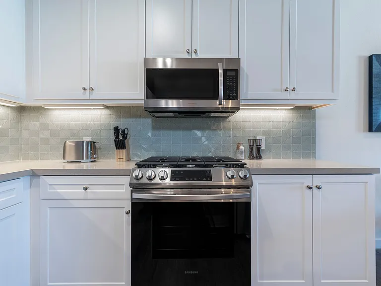 Mission View Residences — Photo 21