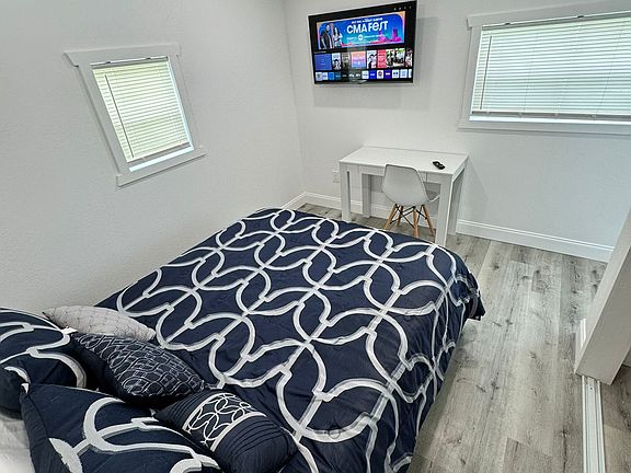 3rd image of 732 W Daughtery Rd #2