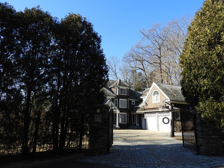 1st image of 20 Laura Rd