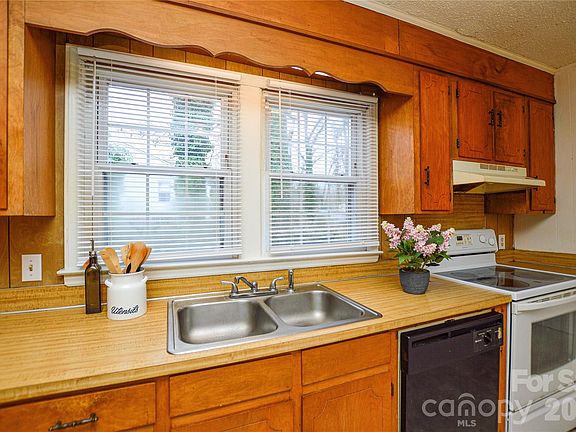2nd image of 1027 Morningside Park Dr