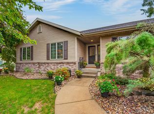 719 Weald Bridge Rd, Cottage Grove, WI 53527