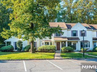 3302 Stonehedge Rd #3302, Edison, NJ 08820