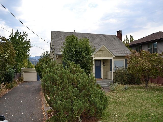 Darling cape cod home