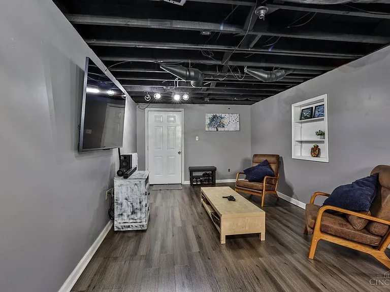 8651 Wicklow Ave — Photo 21