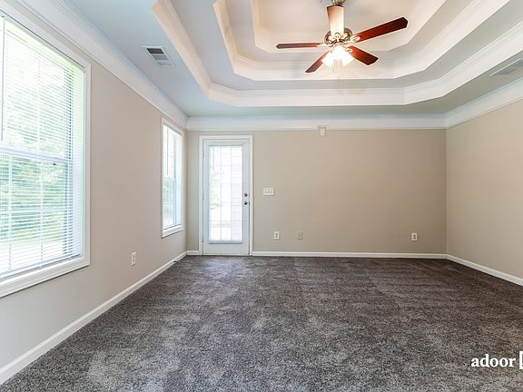 5th image of 370 Wisteria Blvd