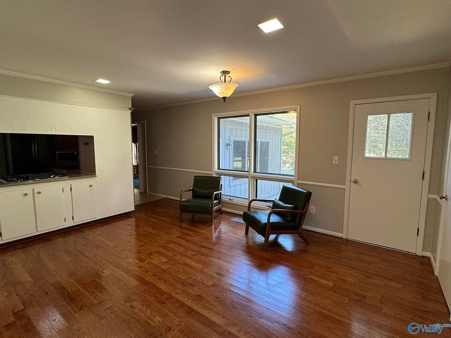 4 bed, 3.0 bath, 2460 sqft, $1,975 — Photo 3