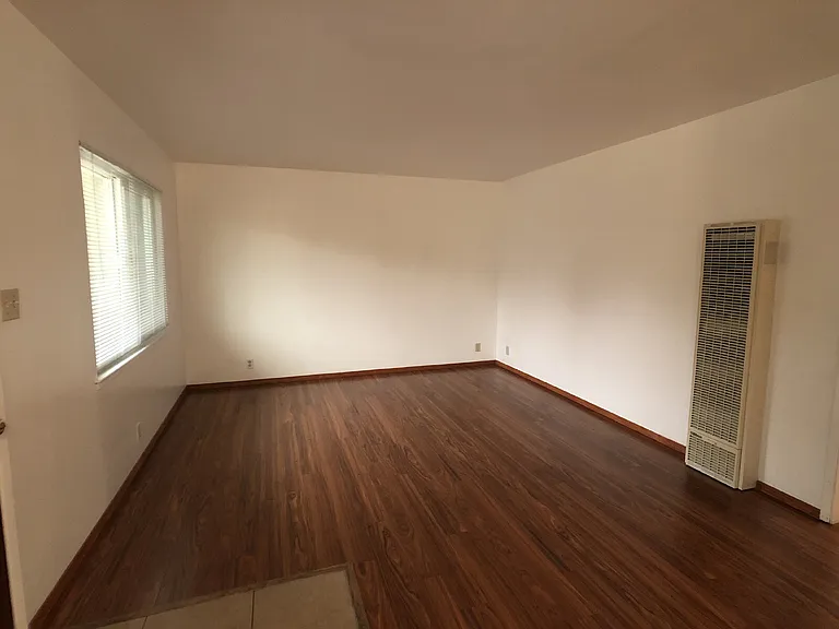 2040 Beatrice Ct #4 — Photo 2