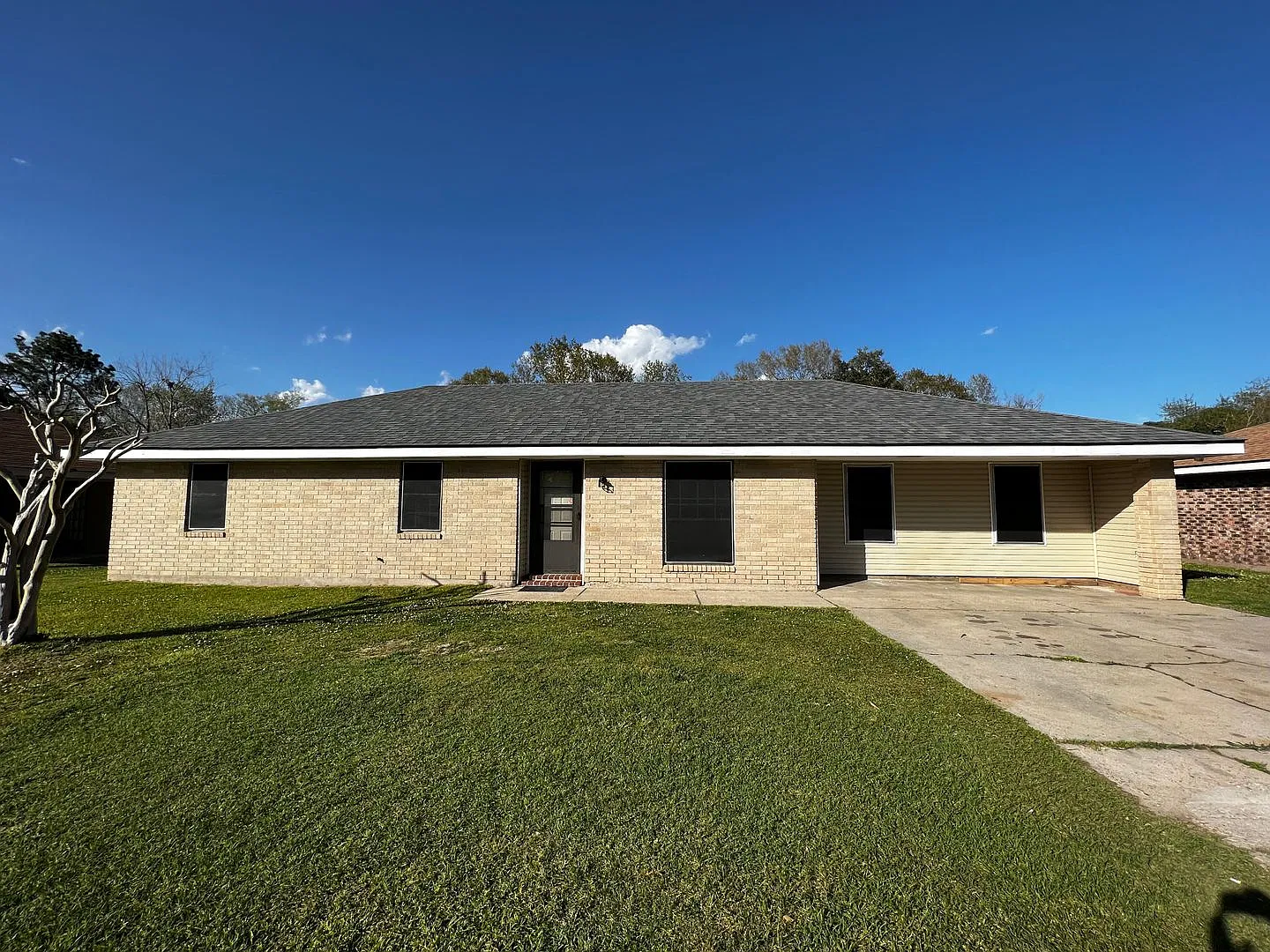3 Bedroom, 2 Bathroom, with Bonus room / office, with large yard, covered back porch — Photo 1