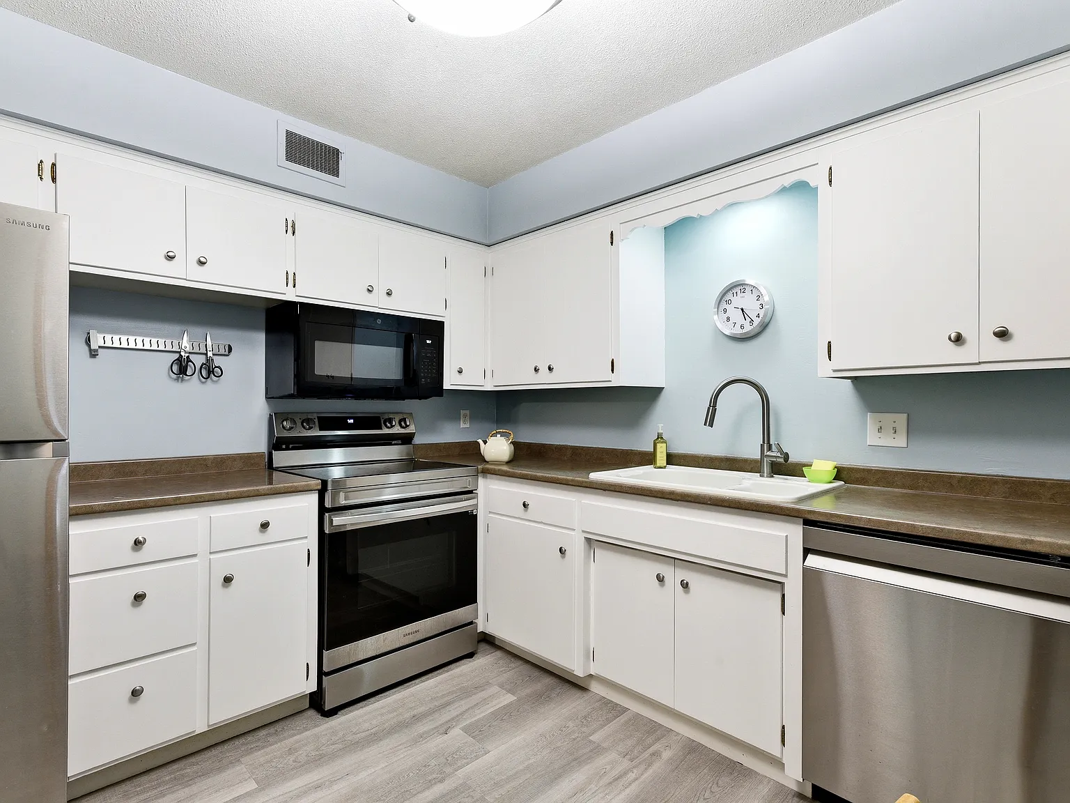 3 bed, 1.5 bath, 1471 sqft, $2,200 — Photo 4