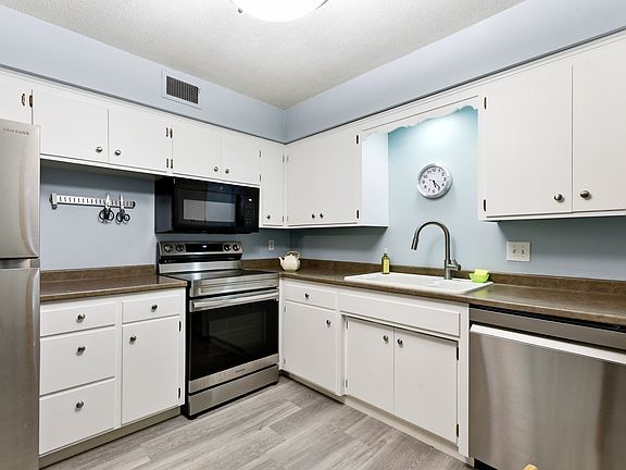 4th image of 3703 Foss Rd