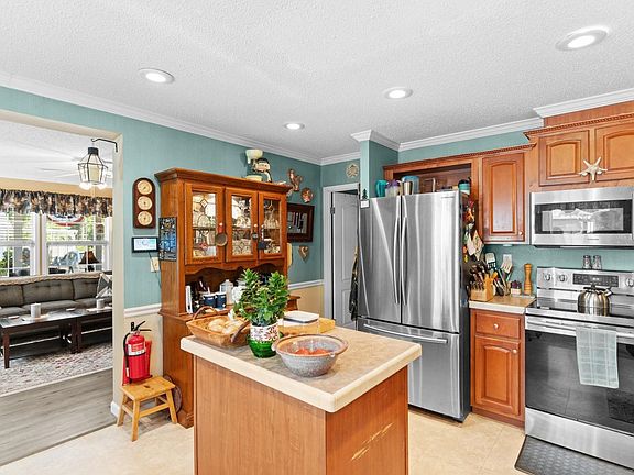 4th image of 1649 Perry Circle