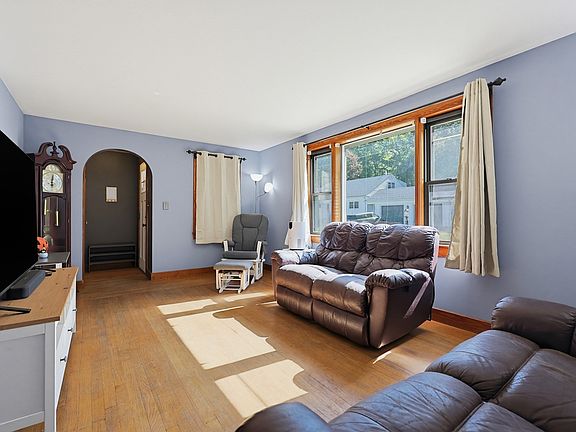 2nd image of 462 Twichell St