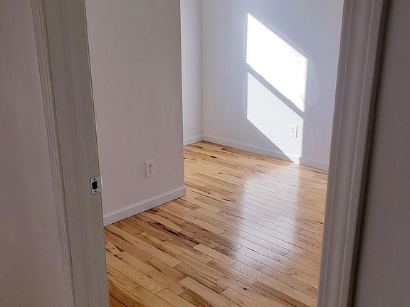 4th image of 63 Myrick Ave