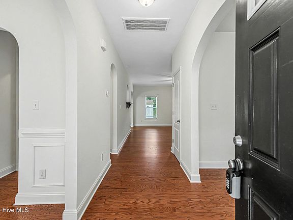 4th image of 225 Mimosa Drive