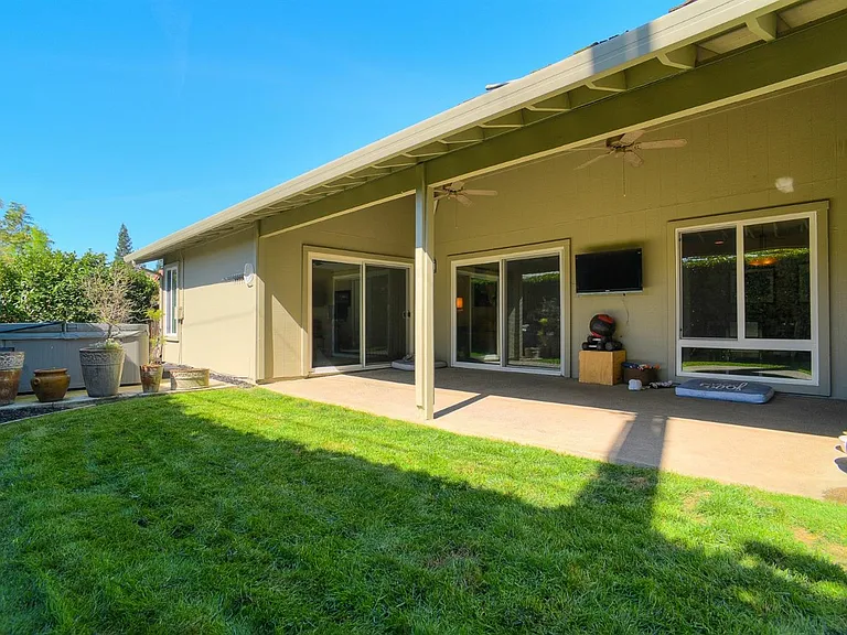 1228 Lantern Ct — Photo 25