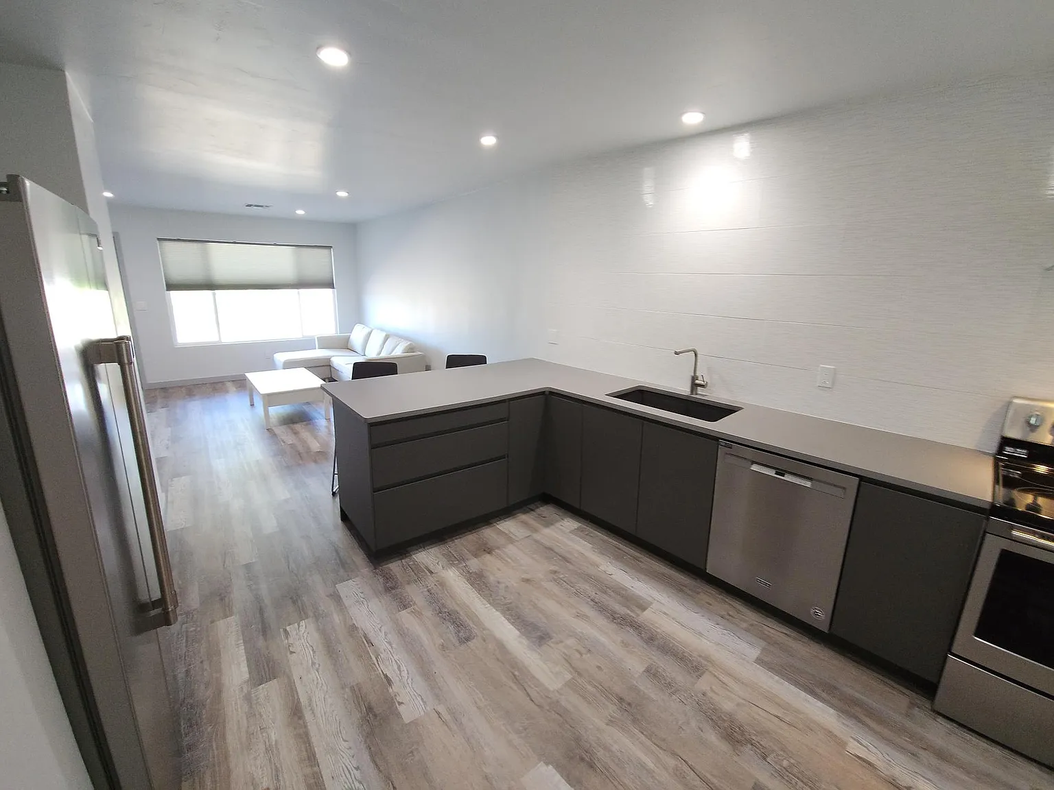 2 bed, 821 sqft, $1,400 — Photo 4