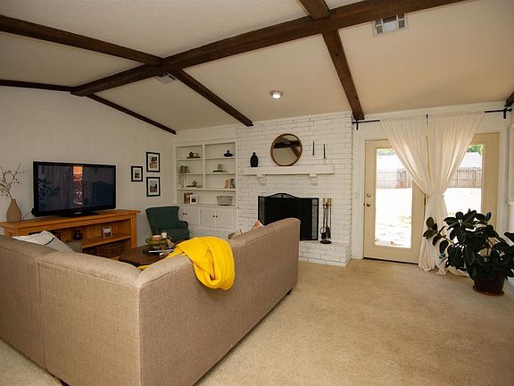 3rd image of 4114 Westbrook Dr