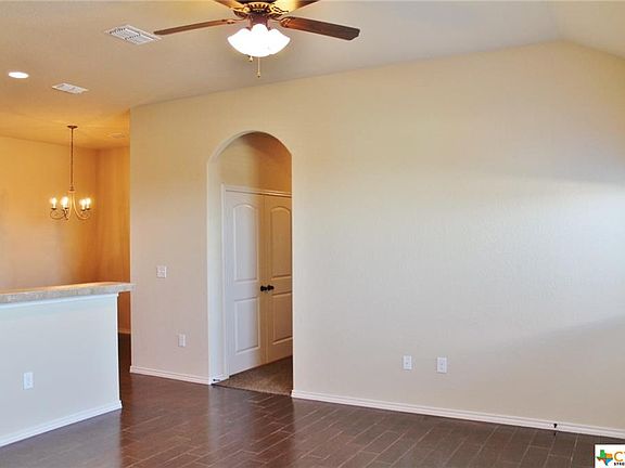 2nd image of 724 Creekside Cir