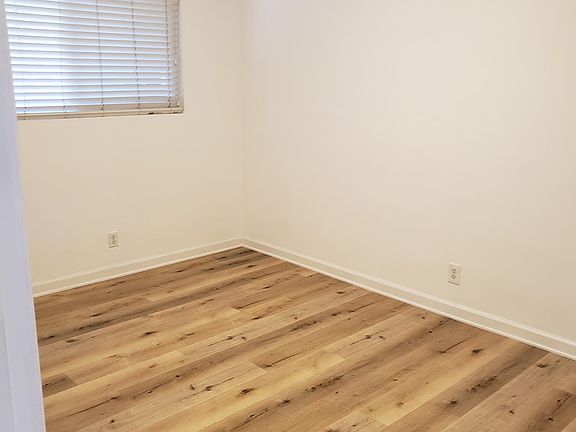 5th image of 1208 Mercedes Ln #B