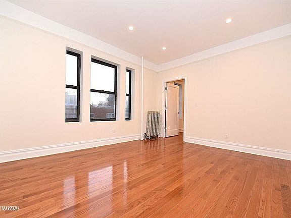 3rd image of 3086 32nd St APT 22