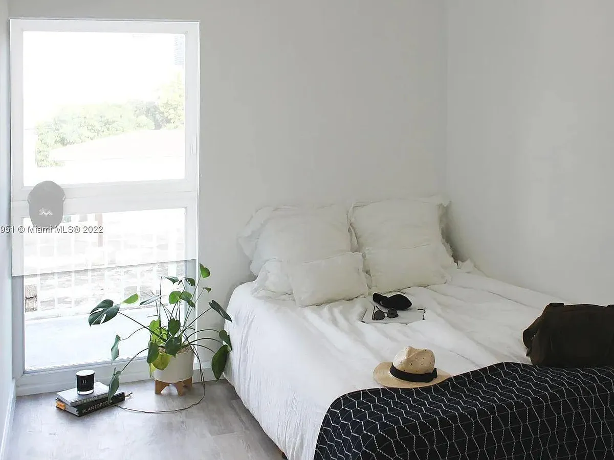 Unit Photo - 542 SW 7th St #209