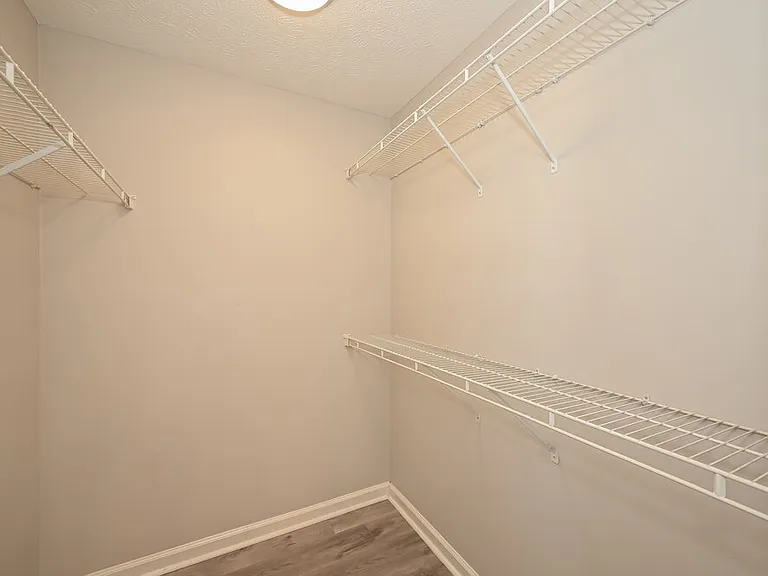1912 Guildford Dr — Photo 12