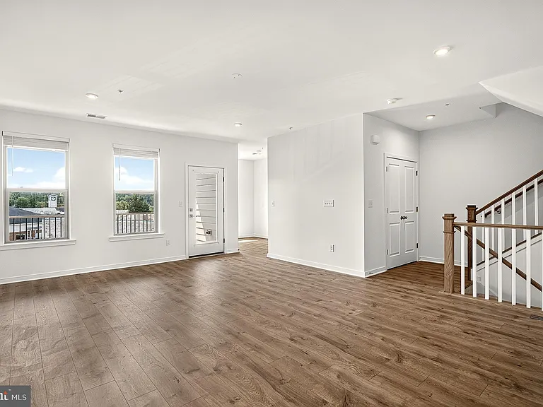 20957 Bluebird Sq — Photo 14