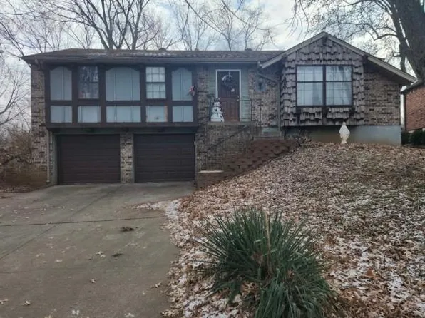 1000 NW Canterbury Rd, Blue Springs, MO 64015