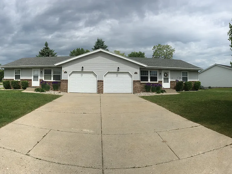 6721 Pleasantview St NE — Photo 3