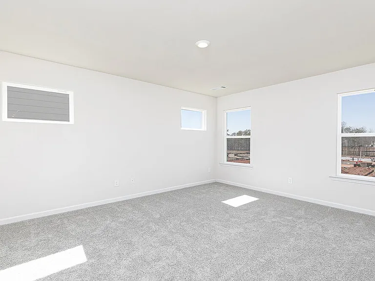 639 Mackenzie Cv — Photo 13