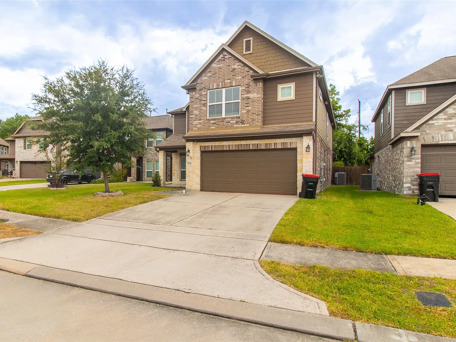 4 bed, 2.5 bath, 3118 sqft, $2,500 — Photo 1