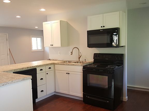 3rd image of 3521 N Windcrest Dr
