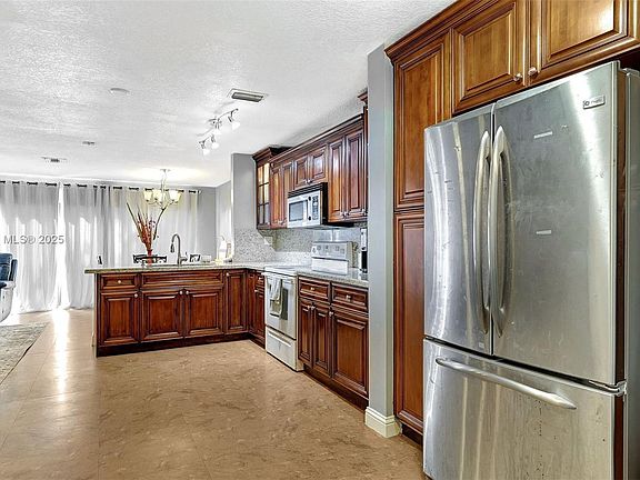 5th image of 2868 NW 80th Ave