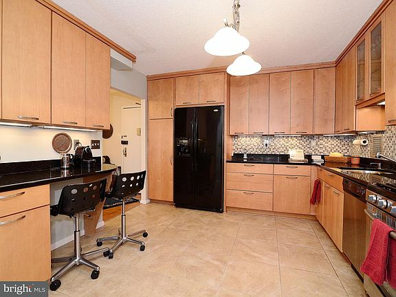 4th image of 3705 S George Mason Dr APT 2005S